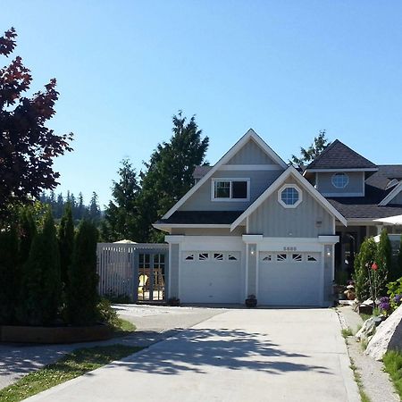 Hotel Above The Inlet Sechelt Exterior foto