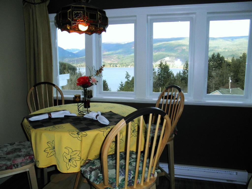 Hotel Above The Inlet Sechelt Zimmer foto