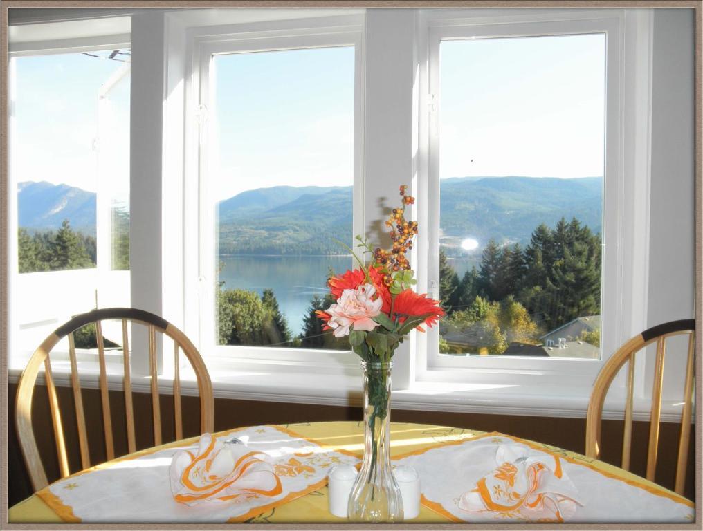 Hotel Above The Inlet Sechelt Zimmer foto