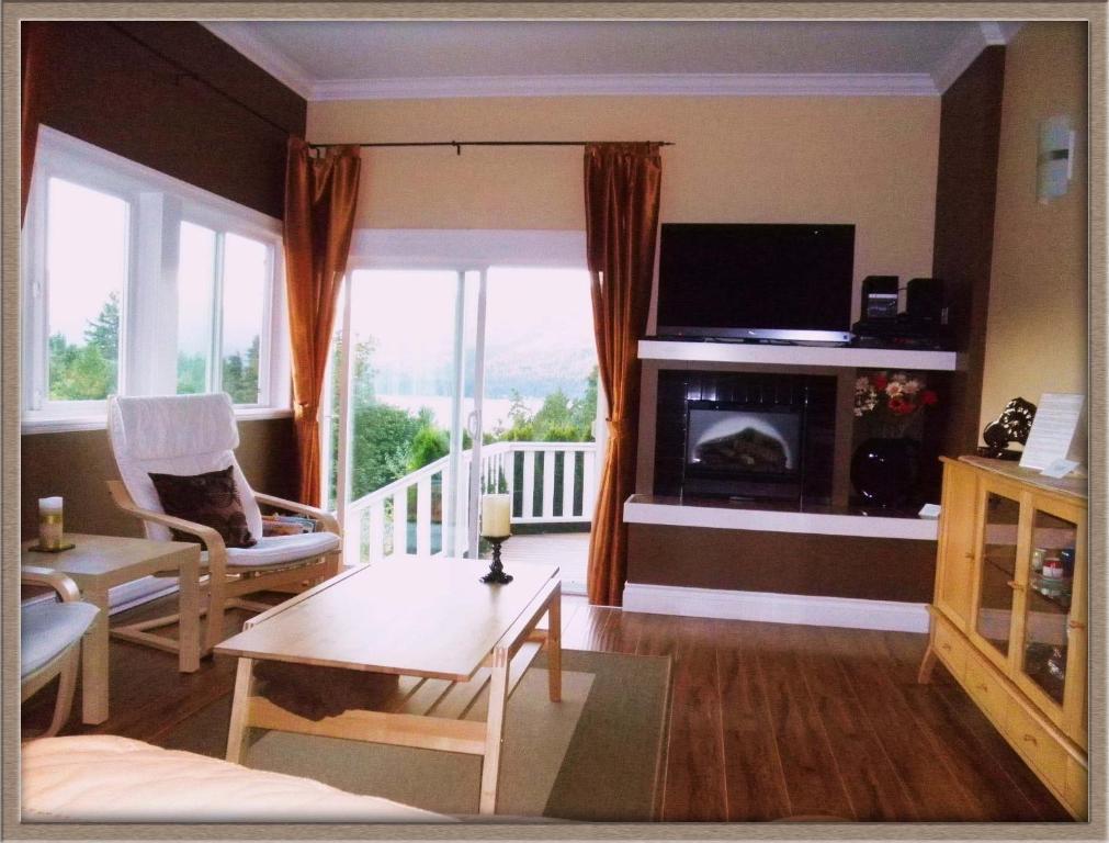 Hotel Above The Inlet Sechelt Zimmer foto