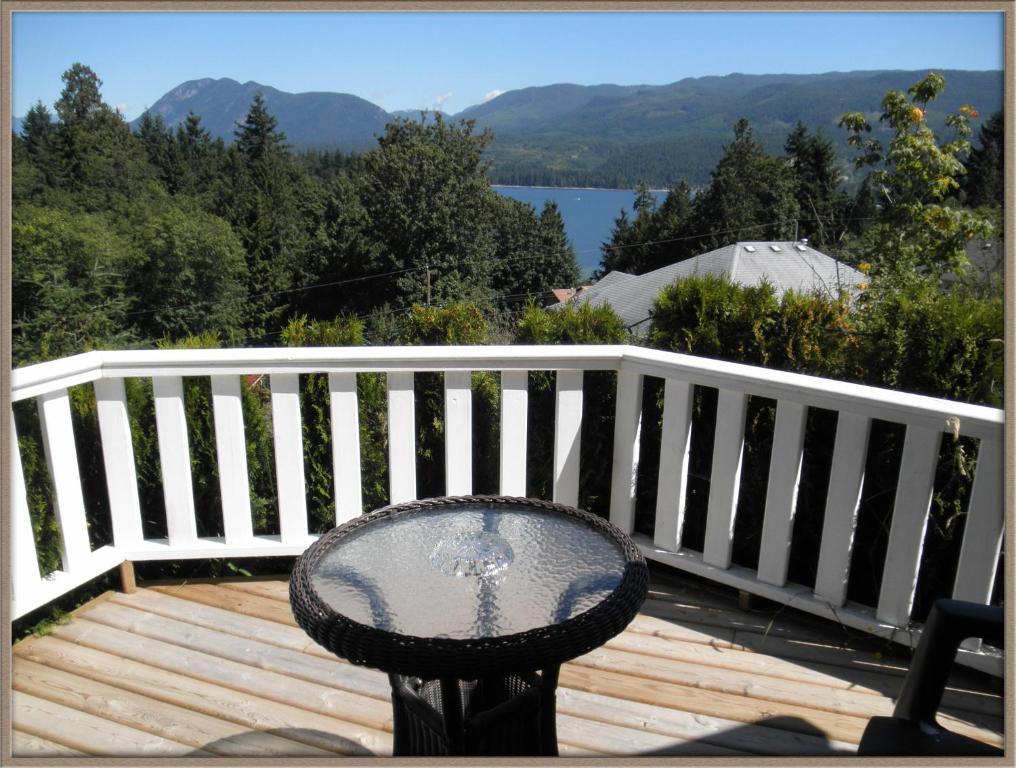 Hotel Above The Inlet Sechelt Zimmer foto