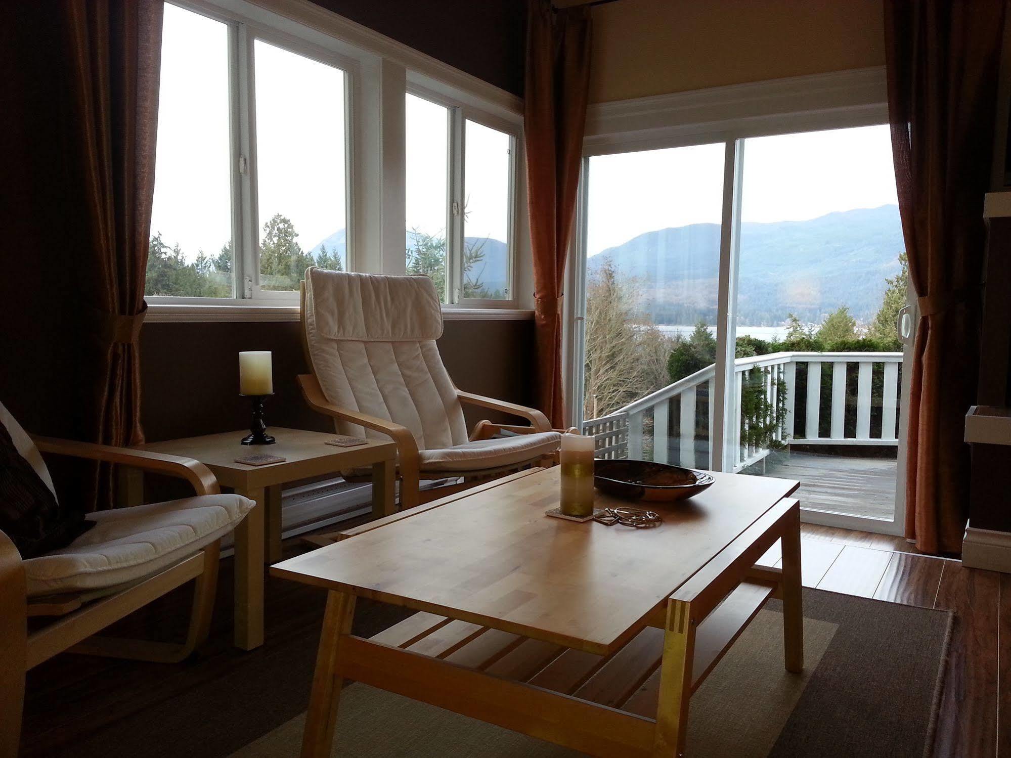 Hotel Above The Inlet Sechelt Exterior foto